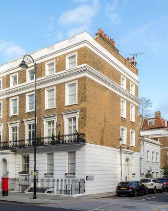 End terrace house to rent in Oakley Street, London