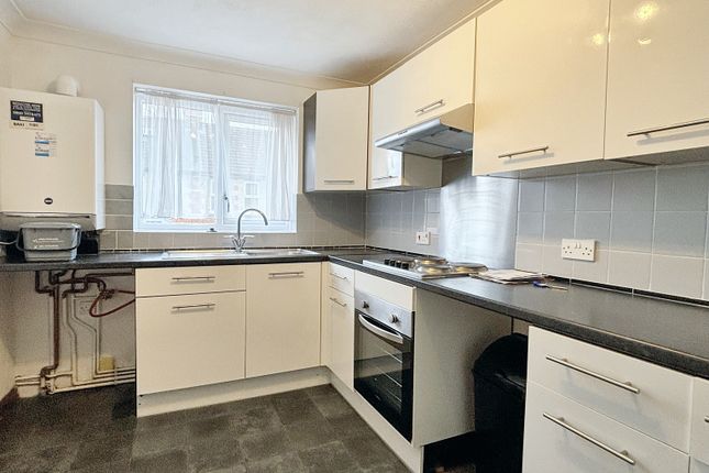 Flat 4 Ireland Court, 19, Dering Road, Ashford photo 4