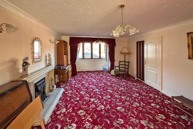31, Chapel Mead, Pontypool photo 2