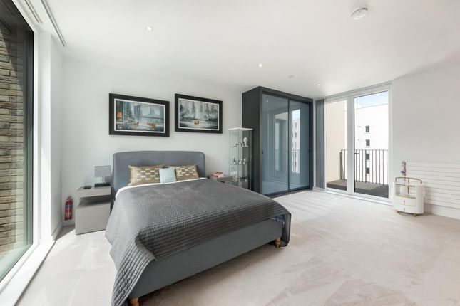 Property for sale in Starboard Way, Royal Wharf, London