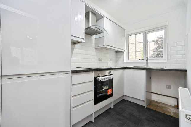 26, Borrowdale Croft, Leeds photo 2