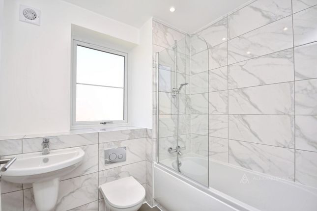 5, Sanders Lane, Buckinghamshire photo 3