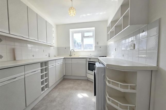 10, Ridgeon Court, Wood Green photo 5