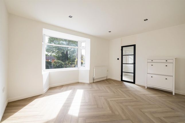 9, Deer Leap Grove, Chingford photo 4