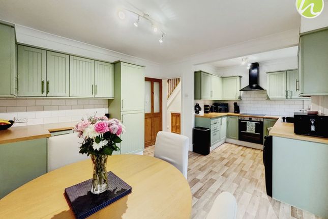 39 Malvern Road, Grays photo 3