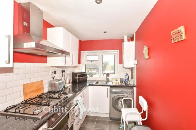 65, Tilgate Way, Crawley photo 2