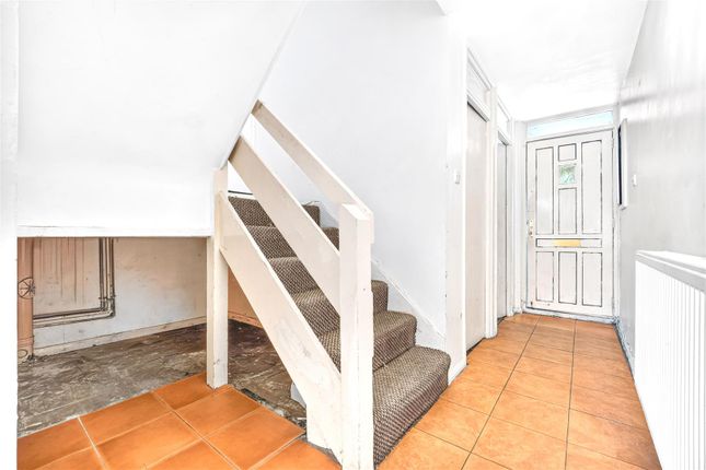 7, Hampton Close, London photo 4