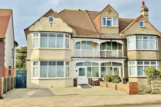 Ven-Ture, Princes Esplanade, Walton-on-the-Naze photo 3