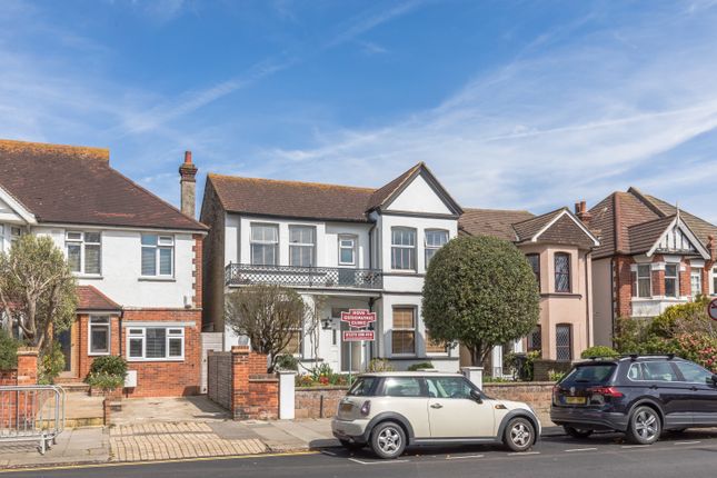 3 bed flat for sale in New Church Road, Hove BN3