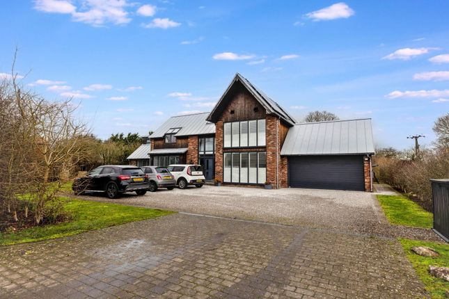 The Hawthorns, Heath Road, St Osyth photo 3
