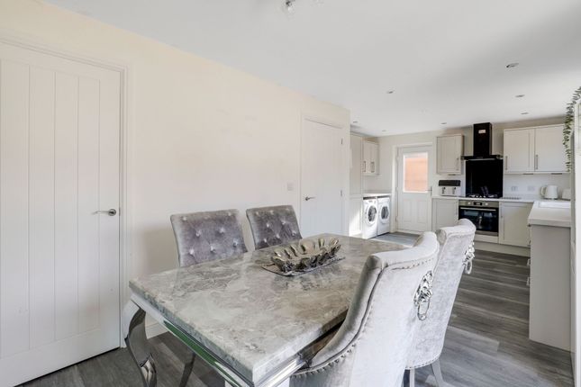 8 Moorfield Close, Nottingham photo 4