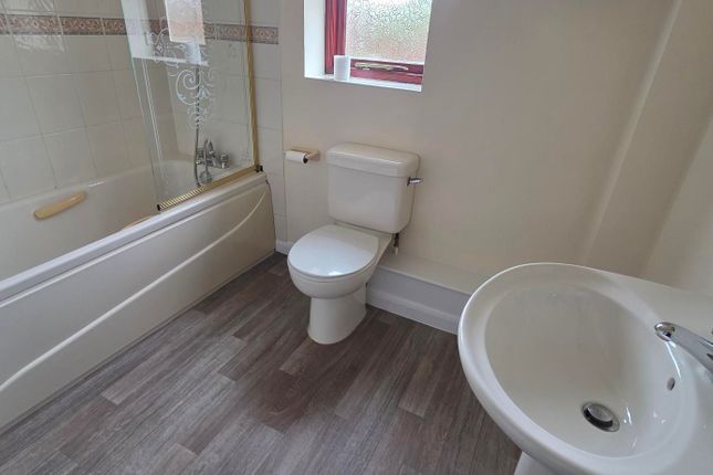 1a Swinburne Close, Newark photo 4