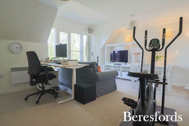 27, Cornsland Close, Upminster photo 3
