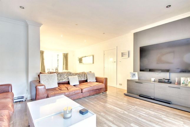 64, Poulters Lane, Worthing photo 3