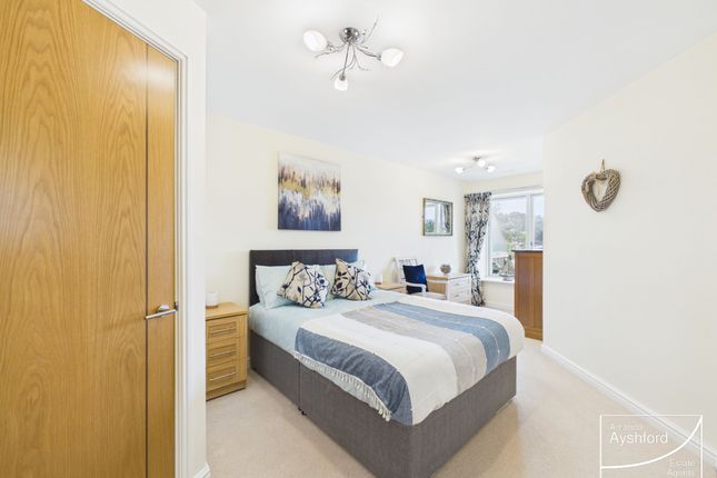 27 Singer Court, Paignton photo 4