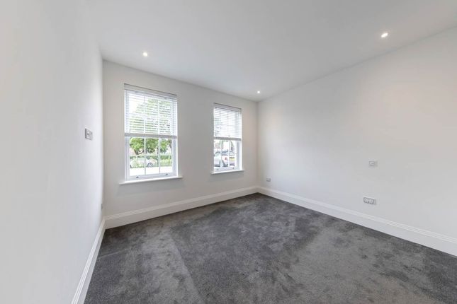 Flat to rent in Imperial Heights, Manor Road, Chigwell