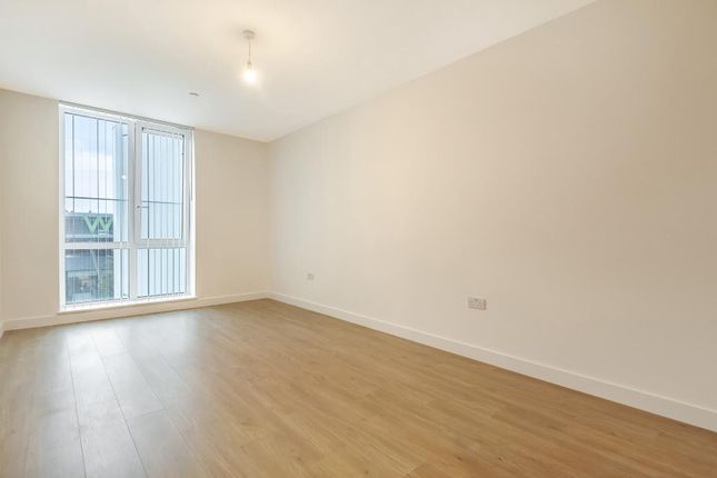 Flat to rent in Royal Winchester House, Bracknell