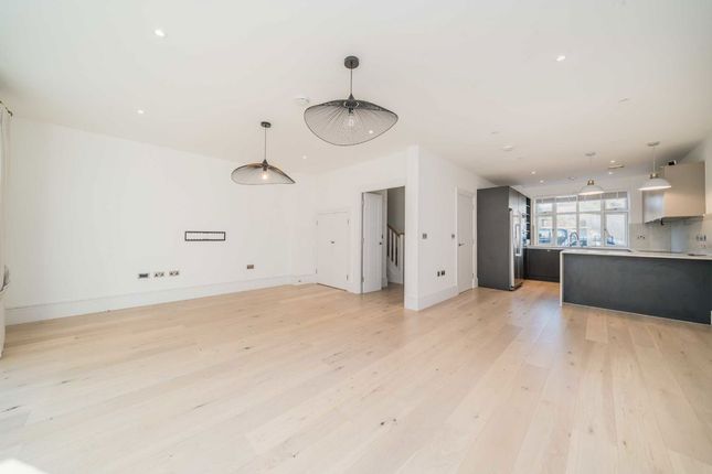 106, The Crescent, London photo 2