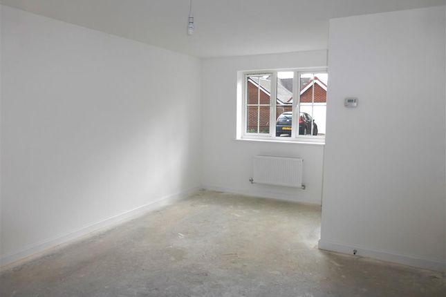 17, Carriage Road, Aylesbury photo 3