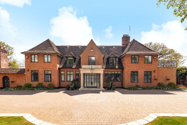 Thumbnail Detached house for sale in Carbone Hill, Cuffley, Herts EN6.