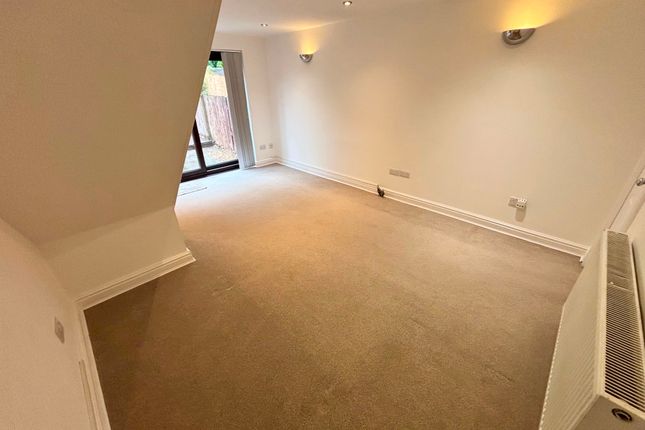 26 Forge Close, Newport photo 5