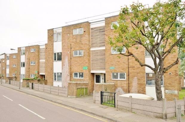 Flat for sale in Ashley Crescent, London