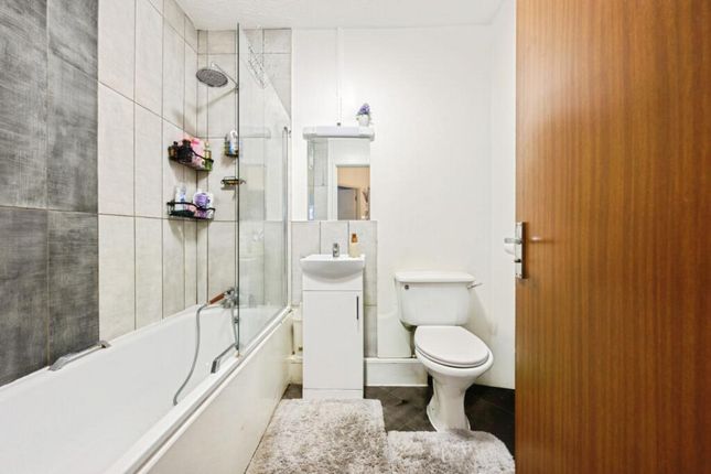 Flat Flat 5, 60, Godstone Road, Kenley photo 4
