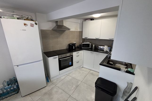 Room 2 57, Castle Road, Chatham photo 4