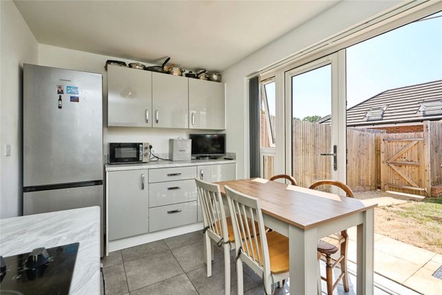 8, Lavender Way, Isle of Wight photo 2