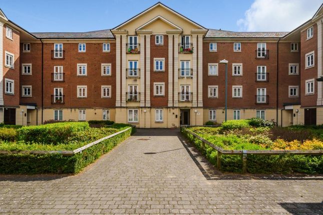 Flat to rent in Brunel Crescent SN2,