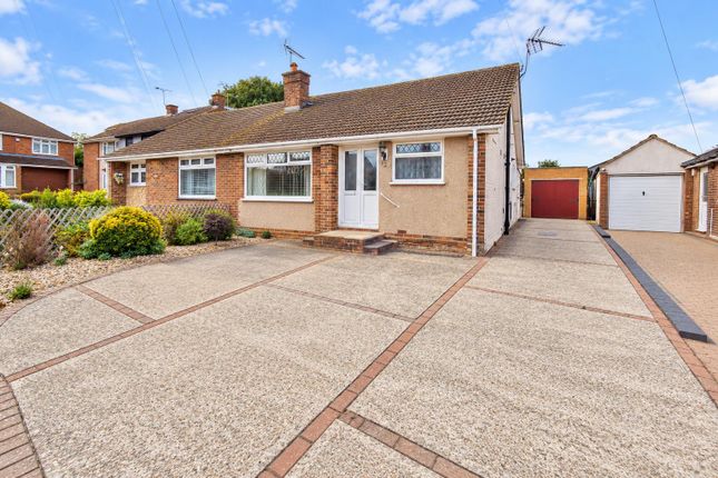 2-bed bungalow on 12, Gayhurst Close, Rainham, £350,000