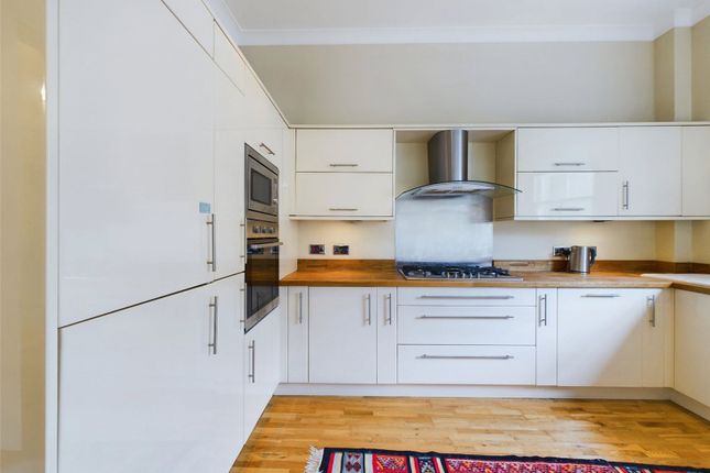 Flat 4 St Athans, 4, Shrubbery Avenue, North Somerset photo 2
