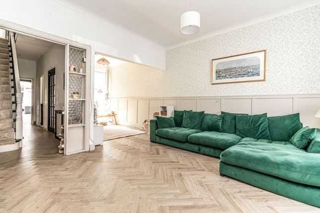 16 Mafeking Road, Southsea photo 4