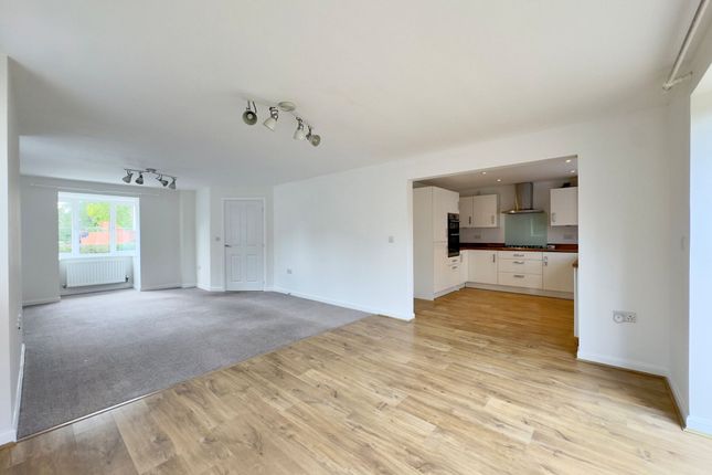 53 Whittington Crescent, Wantage photo 3