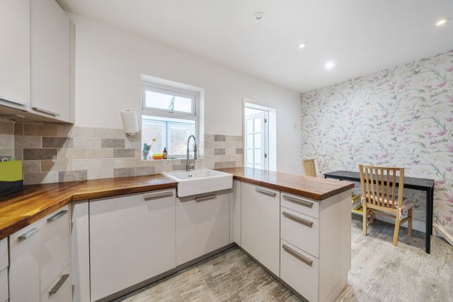 16, Birch Tree Avenue, Kent photo 2