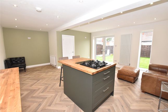 20, Kelmscott Gardens, West Yorkshire photo 5
