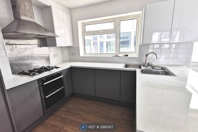 Peveril Crescent, ChorltonCumHardy, Manchester photo 4