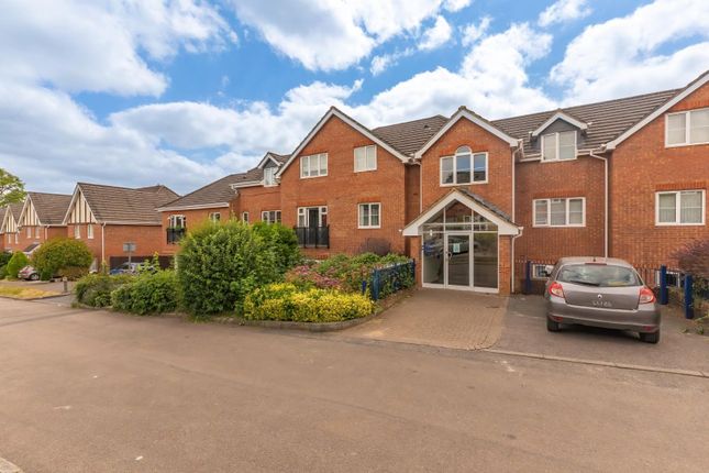 2-bed flat on Flat 5, Convent Court, Tring, £260,000