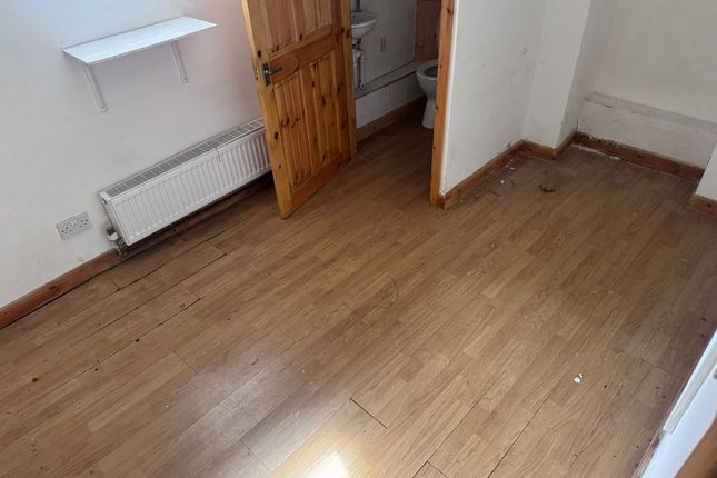 10, Dockery, Huddersfield photo 3