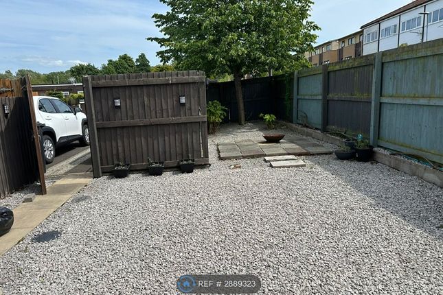 Halton Brook Avenue, Halton Brook, Runcorn photo 2
