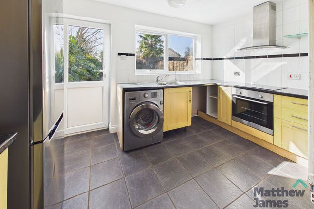 4 Fenno Close, Colchester photo 3