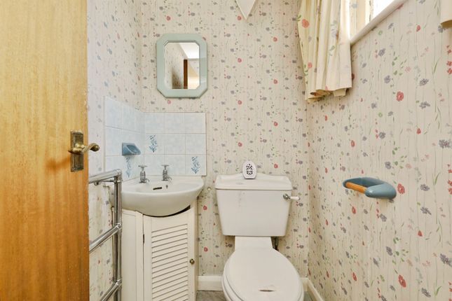 6, Rowan Crescent, Worksop photo 4