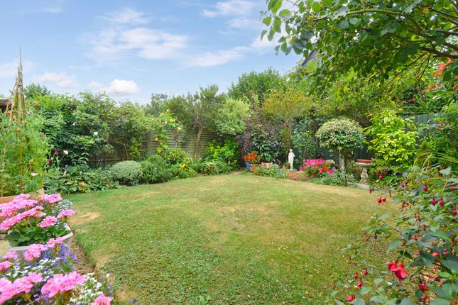15 Hall Hurst Close, Billingshurst photo 4