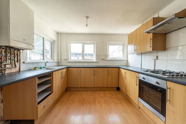 8 Coverack Road, Newport photo 2