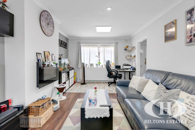 23, Viscount Road, Staines-upon-Thames photo 2