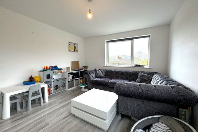 Flat to rent in Woodlands Road, Redhill, Surrey