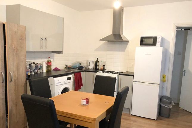 Flat to rent in Tillotson Road, London