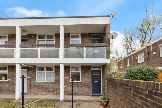 10 Dartle Court, Dickens Estate, London photo 2