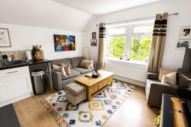 Flat 2, 410, Flixton Road, Manchester photo 2