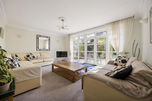 32a, Grove Park, Wanstead photo 4